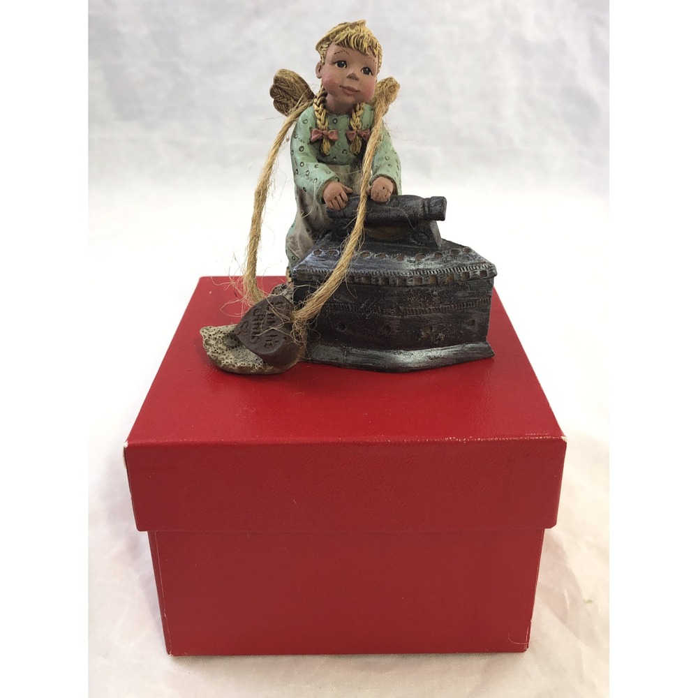 Sarahs Attic Figurine Labor of Love Angel Ironing 1994 Green Excellent Folk Art